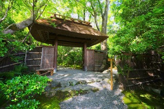 Entrée du jardin de mousse du temple Gio-ji, Kyoto 