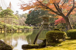 Jardin Kenroku-en aux couleurs de l’automne, Kanazawa 