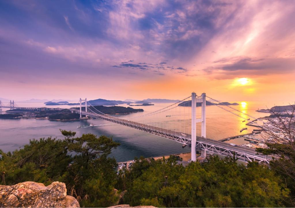 Pont de Shimanami Kaido reliant Shikoku et Honshu