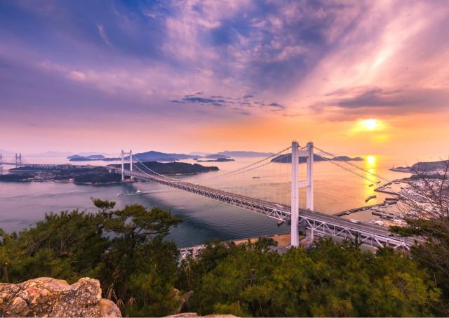 Pont de Shimanami Kaido reliant Shikoku et Honshu