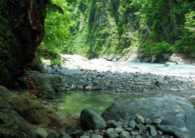 Sources chaudes naturelles autour d'Unazuki Onsen