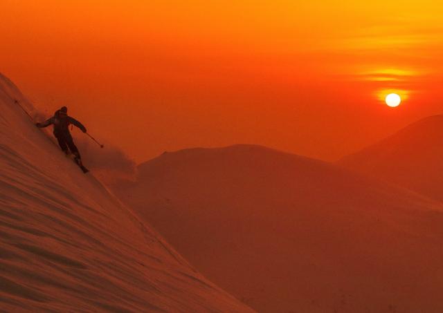 Ski au coucher du soleil