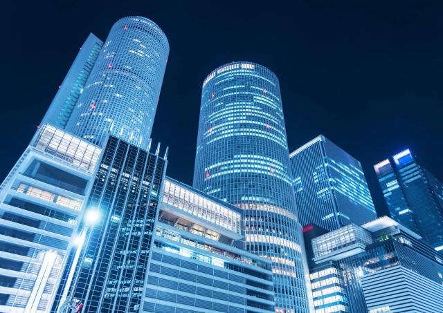 Gratte-ciel de la ville de Nagoya la nuit 