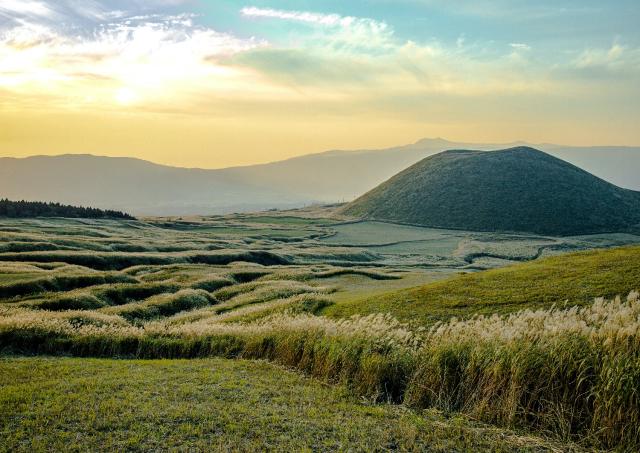 Vue panoramique du parc national d'Aso-Kuju