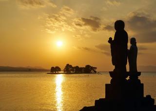 Coucher de soleil sur l’île de Yomegahama