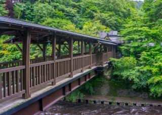 Pont de Deai-bashi à Yamabiko Ryokan