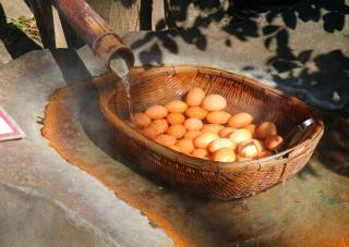 Onsen tamago, œufs mollets cuits dans un onsen
