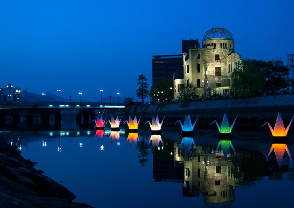Toro Nagashi, cérémonie des lanternes flottantes à Hiroshima