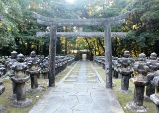 Tombe du clan Mori, dans le temple Tokoji