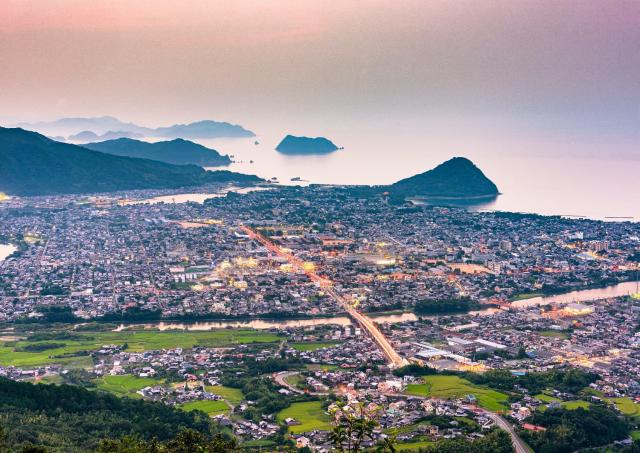 La ville de Hagi au coucher du soleil