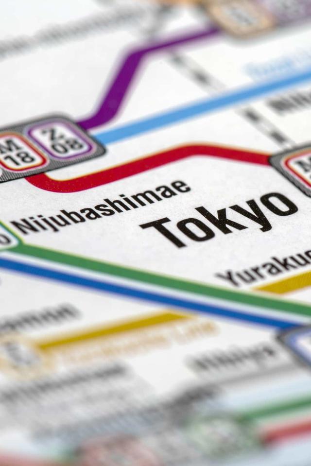 Carte du système de métro de Tokyo montrant les lignes de train et les stations