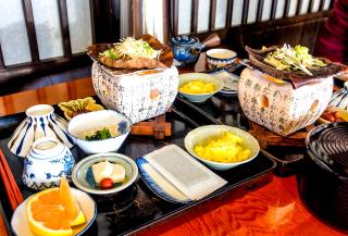 Petit-déjeuner dans un ryokan, parc national d'Hakone