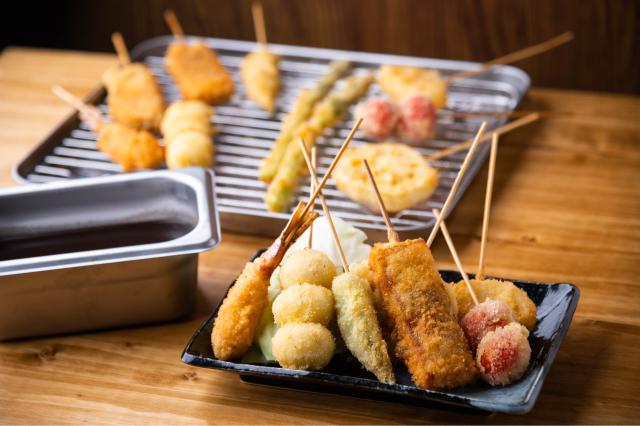 Brochettes de kushikatsu, spécialité d'Osaka