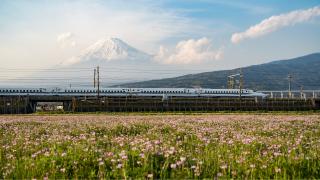 Train Shinkansen et mont Fuji