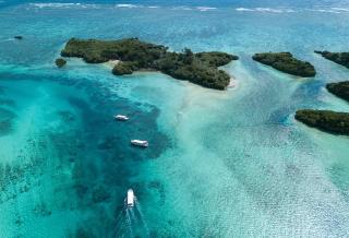 Vue aérienne de Kabira Bay