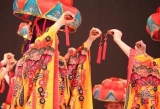 Danse traditionnelle avec castagnettes