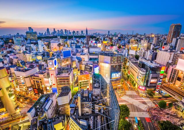 Le célèbre carrefour de Shibuya à Tokyo