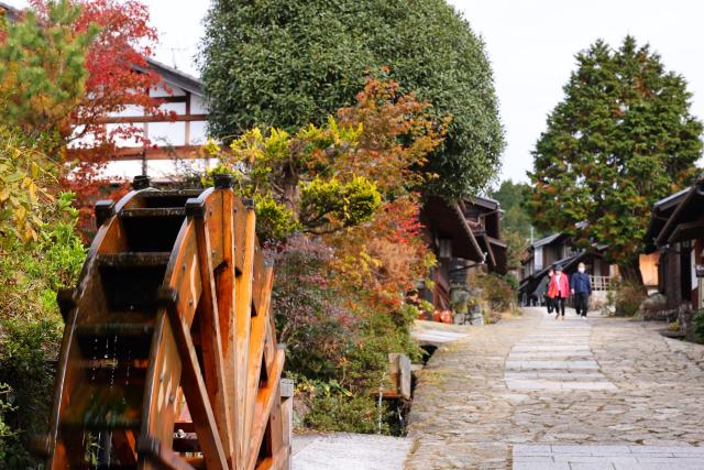 Village typique de la Nakasendo en automne