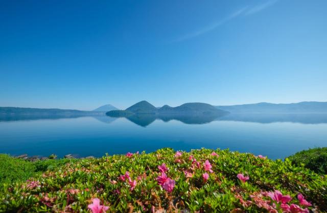 Le lac Toya en été