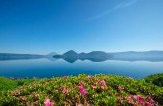 Le lac Toya en été
