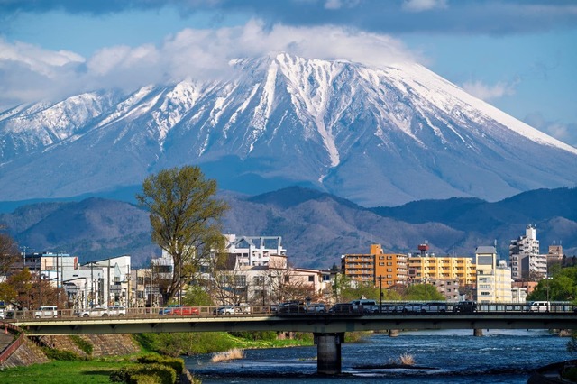 Morioka devant le mont Iwate