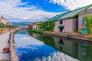 Canal d'Otaru bordé d'entrepôts colorés