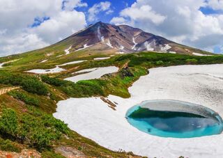 Mt. Asahidake et étang bleu